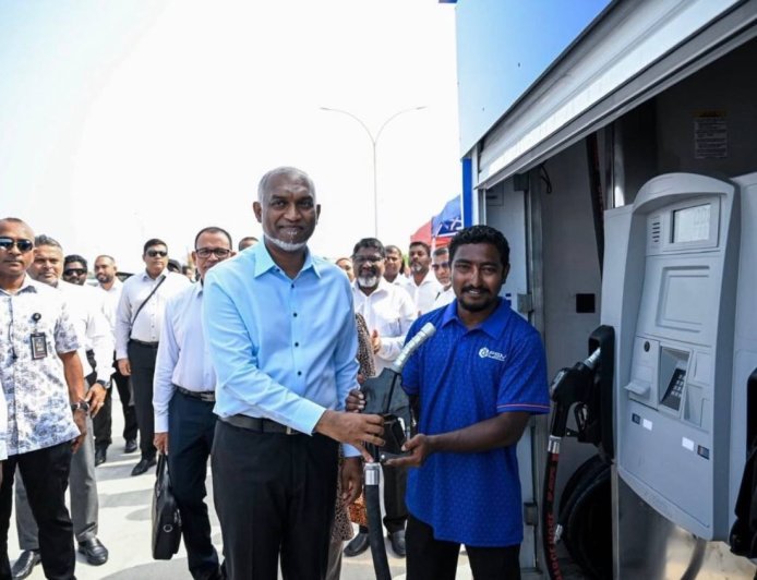 President Dr. Mohamed Muizzu Inaugurates New Modular Fuel Station in R. Dhuvaafaru, Boosting Affordable Fuel Access for Fishermen