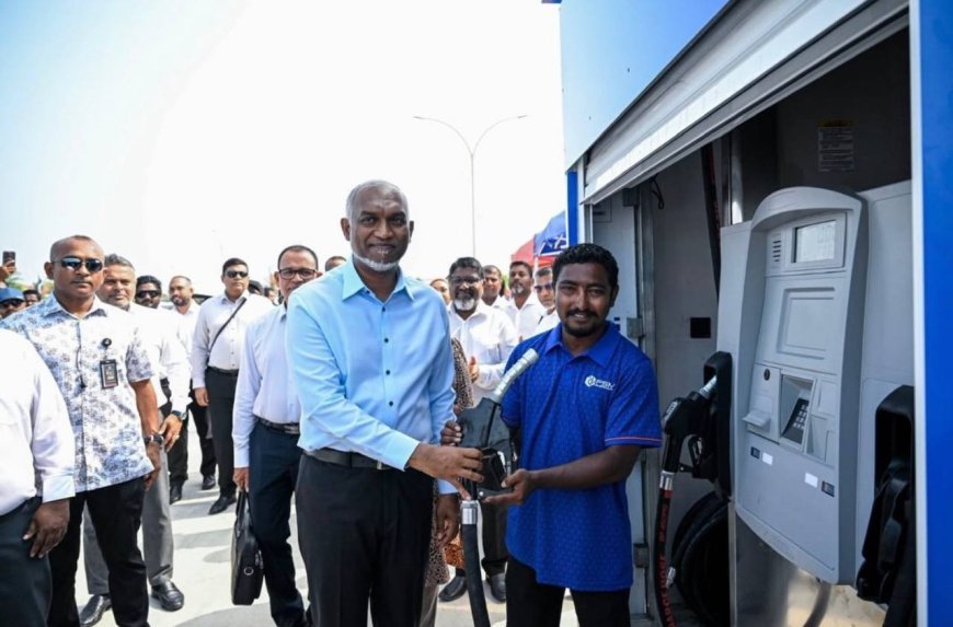 President Dr. Mohamed Muizzu Inaugurates New Modular Fuel Station in R. Dhuvaafaru, Boosting Affordable Fuel Access for Fishermen